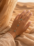 Chaîne de Main SALMA Bleue | Chaîne de main trèfles bleus en acier inoxydable doré