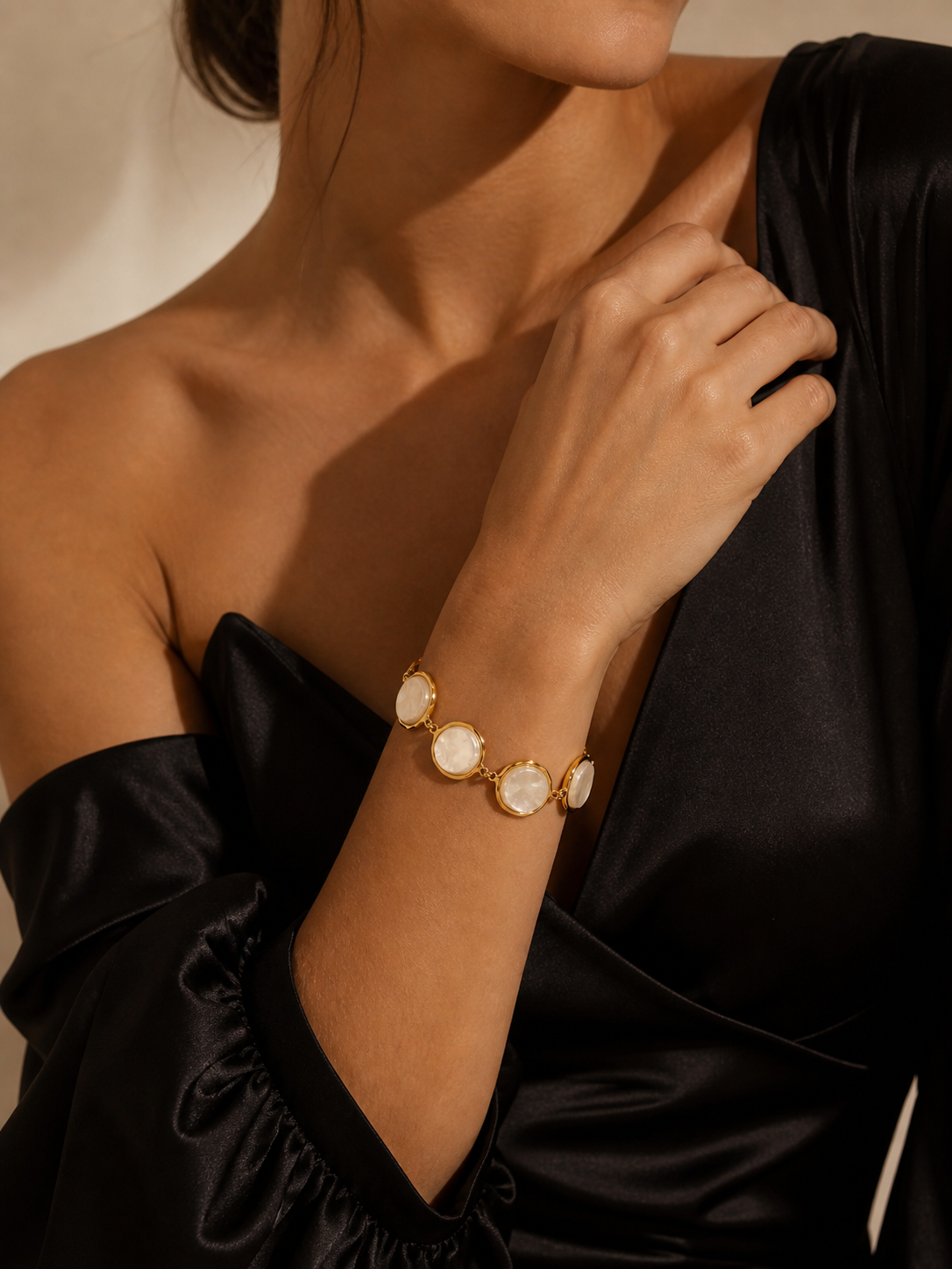 Bracelet nacré doré Élina | Bijou chic et lumineux en acier inoxydable