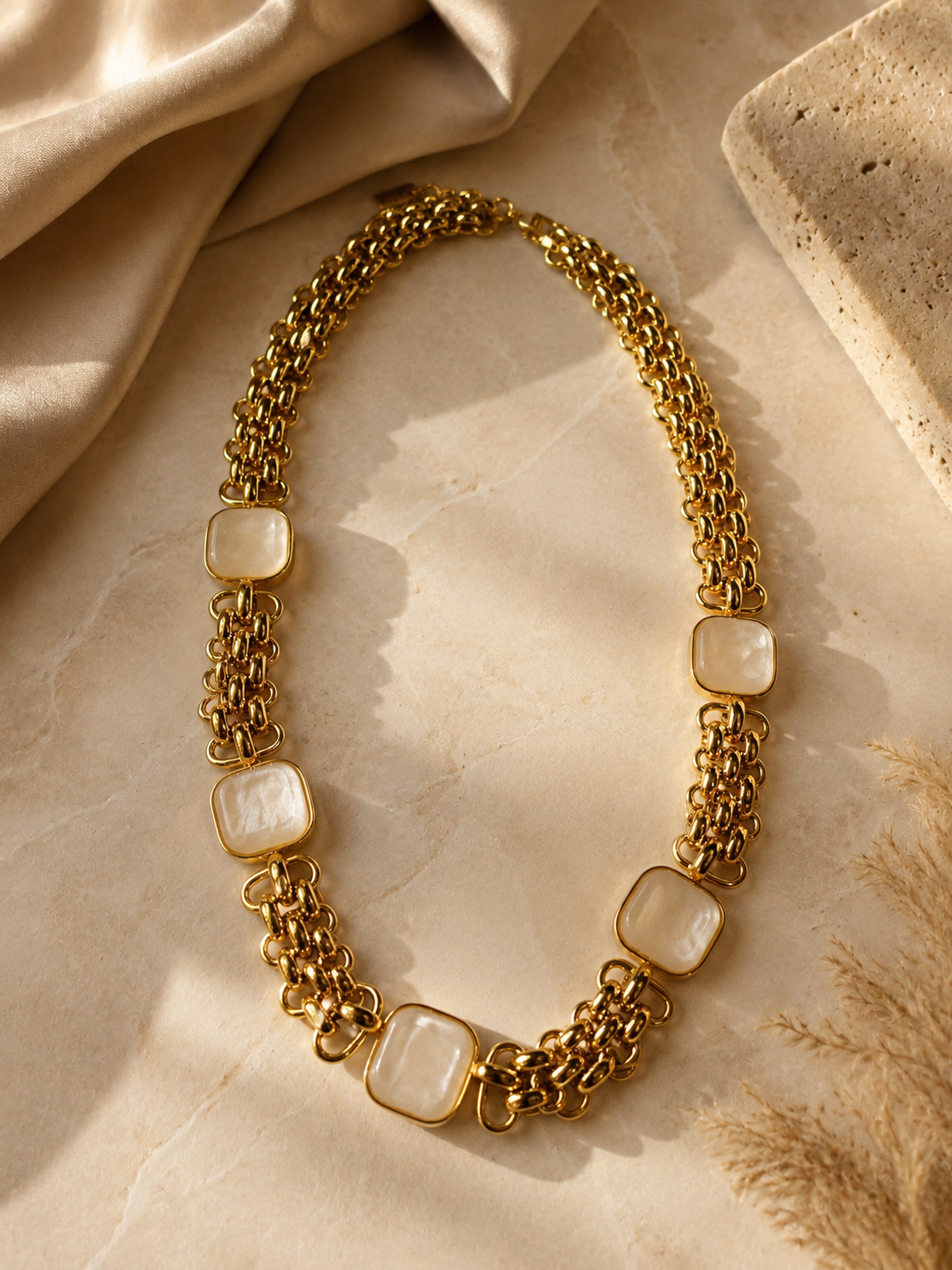 Collier doré nacré Élina | Collier élégant en acier inoxydable waterproof