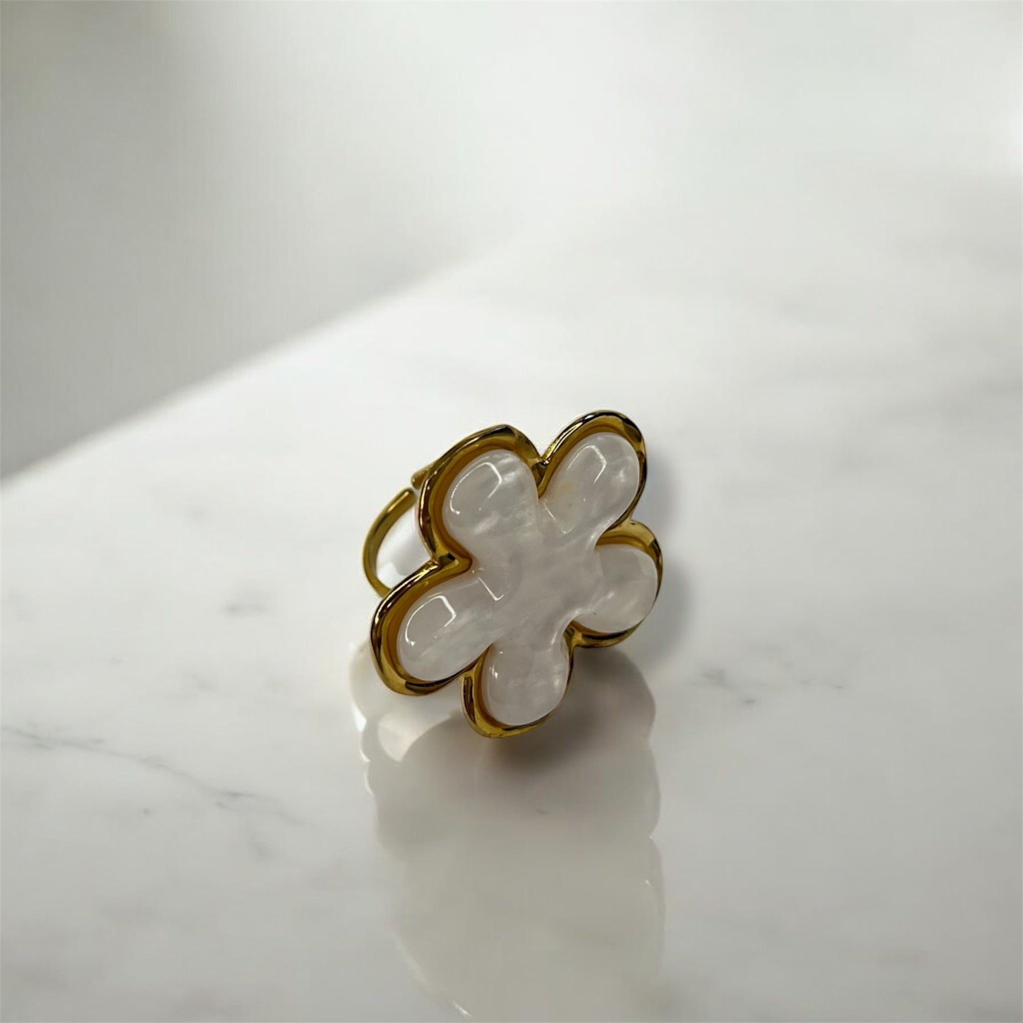 Bague fleur dorée “Fleur d’Aura” | Bijou féminin lumineux