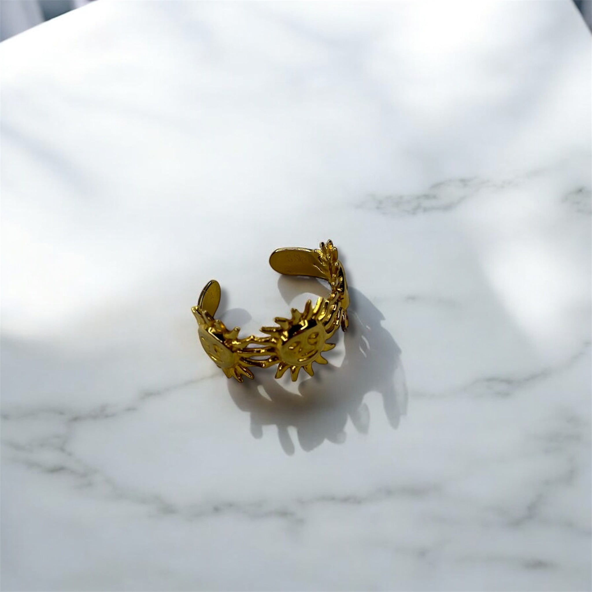 Bague soleil dorée “Soleil Sacré” | Bijou solaire en acier inoxydable