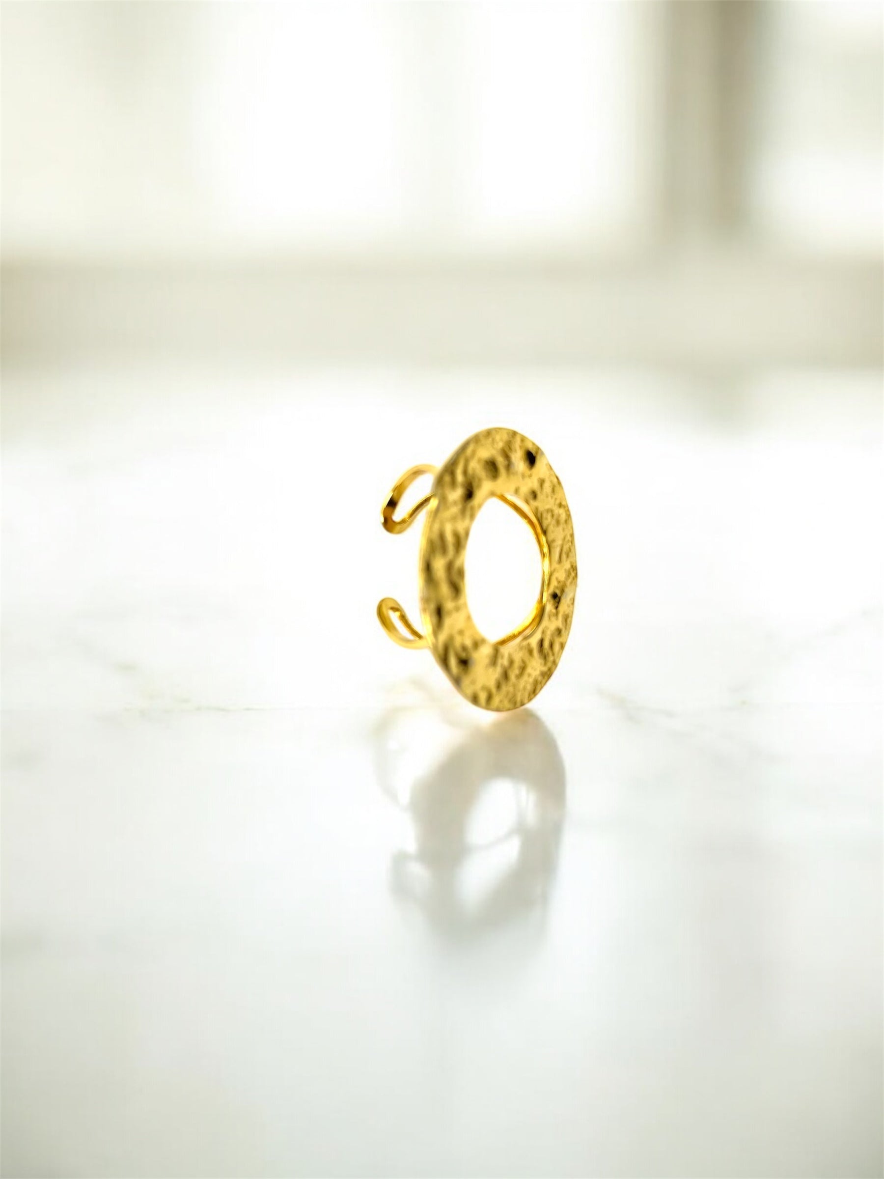 Bague martelée dorée “Éclat Brut” | Bijou texturé moderne